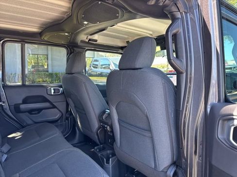 Used 2025 Jeep Wrangler Unlimited Sahara AWD/4WD image 16