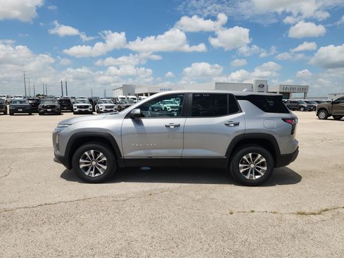 Used 2026 Chevrolet Equinox LT FWD image 4