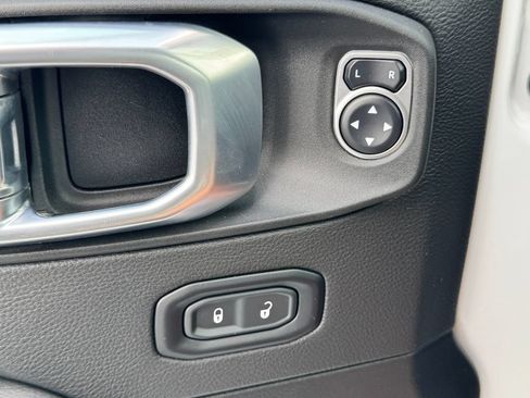 Used 2021 Jeep Wrangler Unlimited Sahara w/ Uconnect 4C Nav & Sound Group AWD/4WD image 31