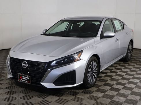 Used 2023 Nissan Altima 2.5 SV FWD image 5
