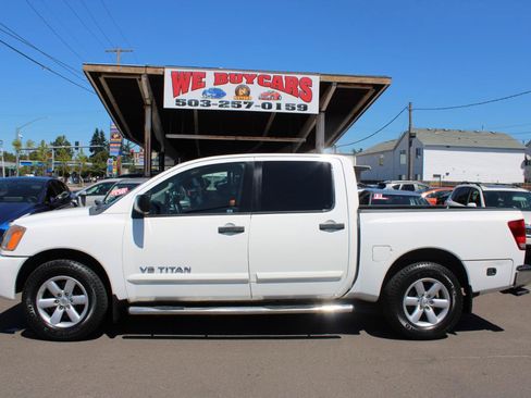 Used 2012 Nissan Titan SV w/ SV Value Truck Pkg RWD image 3
