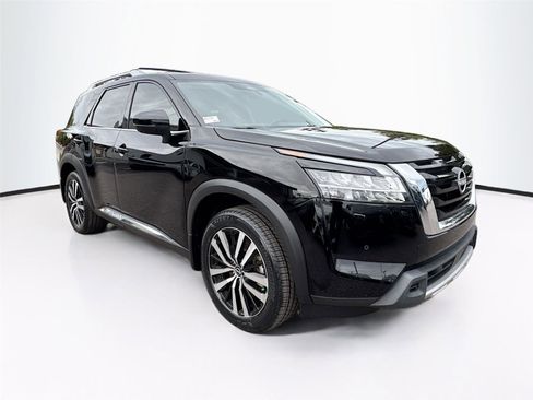 Used 2024 Nissan Pathfinder Platinum image 1
