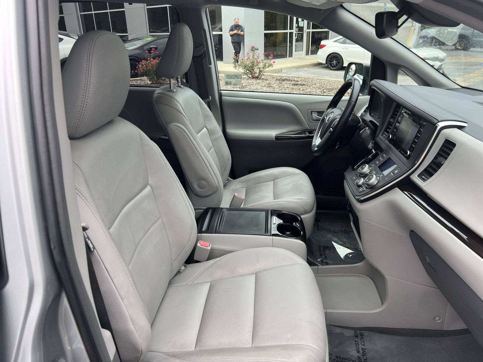 Used 2019 Toyota Sienna XLE w/ XLE Navigation Package FWD image 28
