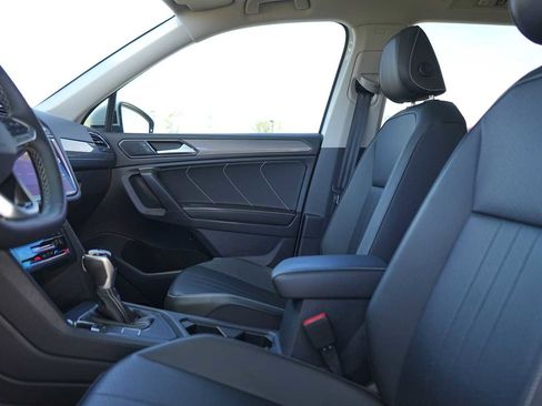 Used 2022 Volkswagen Tiguan SE image 11