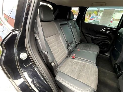 Used 2023 Mitsubishi Outlander SE image 25