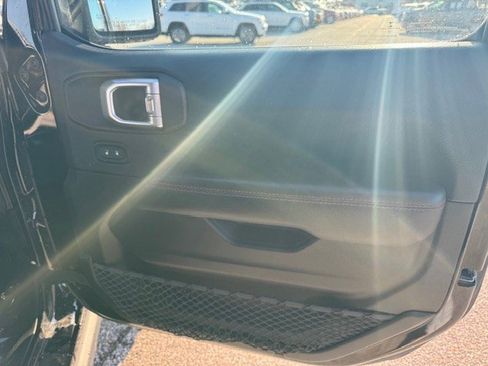 Used 2018 Jeep Wrangler Unlimited Rubicon w/ Dual Top Group AWD/4WD image 33