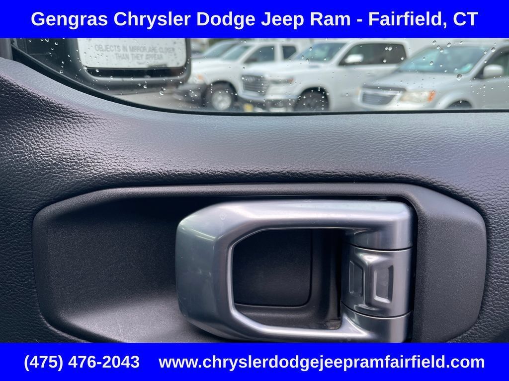 Used 2018 Jeep Wrangler Unlimited Sahara AWD/4WD image 17