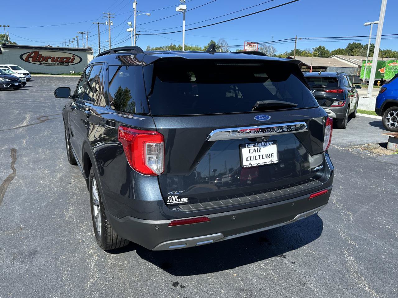 Used 2022 Ford Explorer XLT w/ Equipment Group 202A AWD/4WD image 9