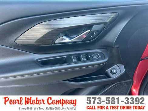 Used 2023 GMC Terrain SLE w/ Driver Convenience Package FWD image 9