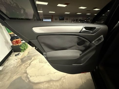 Used 2014 Volkswagen Golf 4-Door image 15