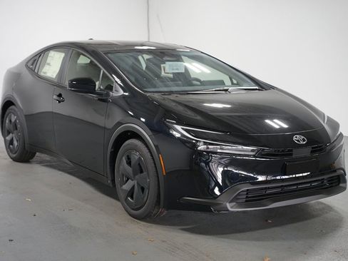 New 2026 Toyota Prius LE image 3