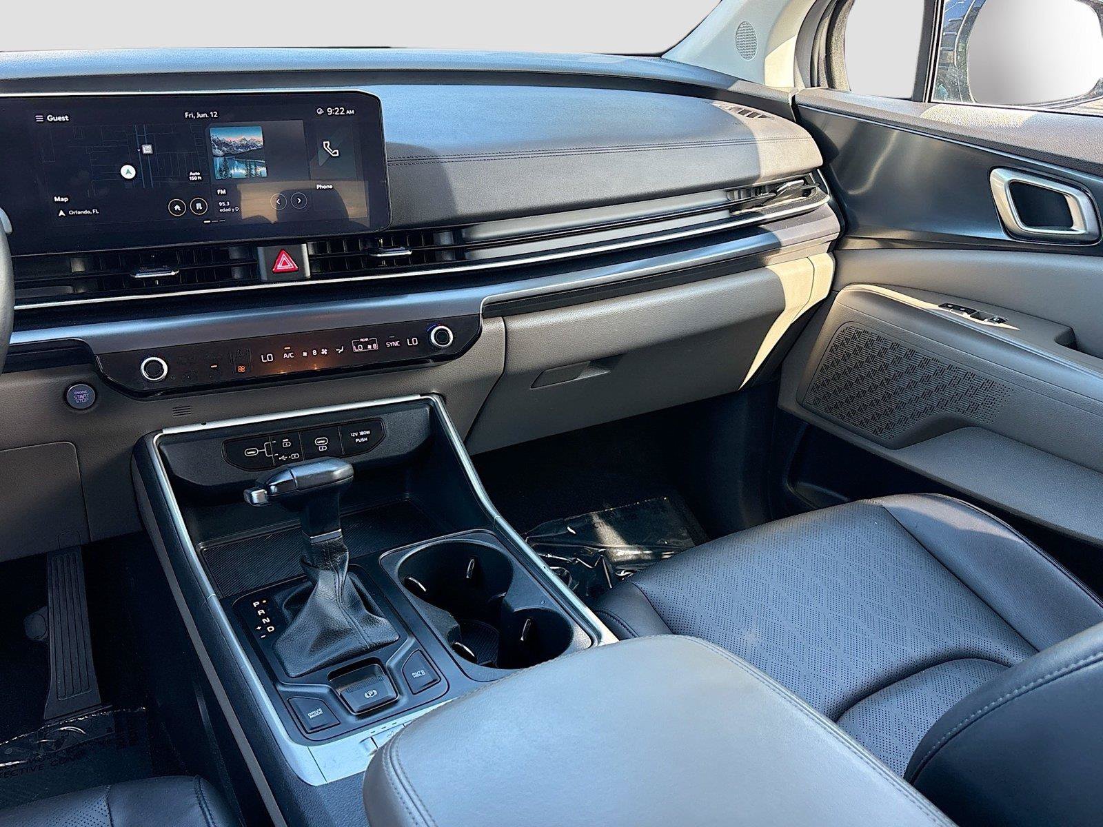 Used 2025 Kia Carnival FWD image 23
