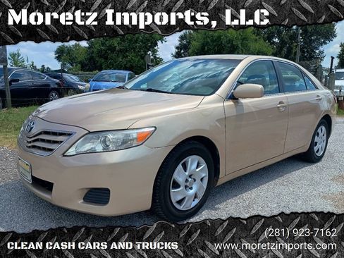 Used 2010 Toyota Camry LE FWD image 1