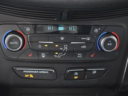 Used 2017 Ford Escape Titanium image 28