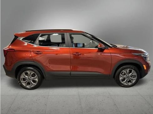 Used 2024 Kia Seltos S AWD/4WD image 6