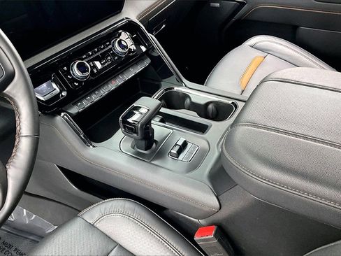 Used 2024 GMC Sierra 1500 AT4 w/ Technology Package image 15