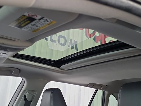 Used 2021 Toyota RAV4 XLE Premium image 15