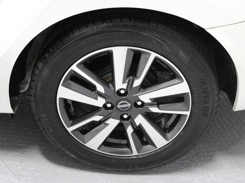 Certified 2024 Nissan Versa SV FWD image 18