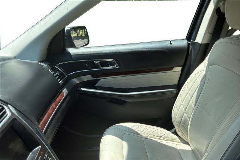 Used 2019 Ford Explorer Platinum AWD/4WD image 22