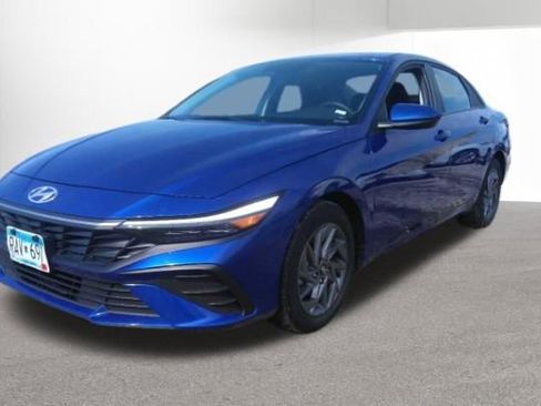 Used 2024 Hyundai Elantra SEL image 8