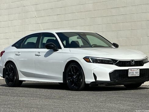 Used 2025 Honda Civic Sport image 1