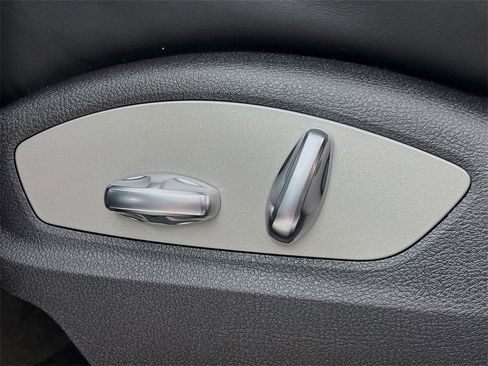 New 2026 Porsche Macan Turbo image 22