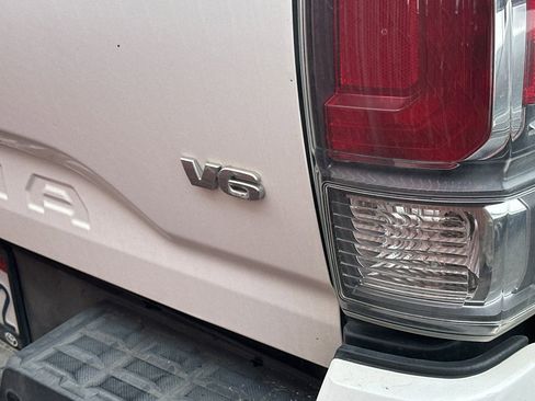 Used 2020 Toyota Tacoma TRD Off-Road w/ Technology Package image 6