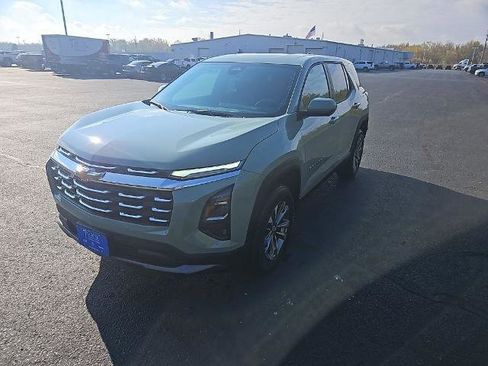 New 2026 Chevrolet Equinox LT w/ Convenience Package II image 2