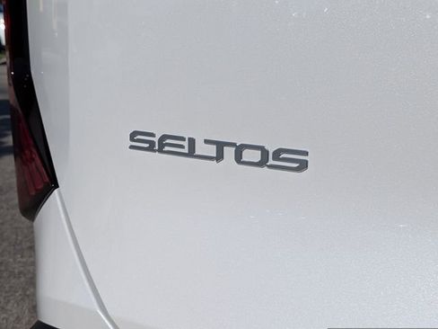 New 2027 Kia Seltos LX FWD image 13