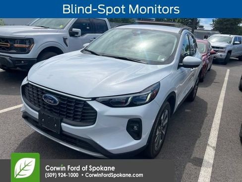 Used 2025 Ford Escape Platinum AWD/4WD image 3
