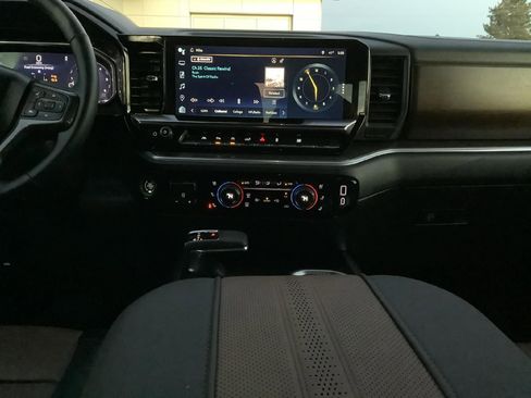 Used 2024 Chevrolet Silverado 1500 High Country w/ Technology Package image 15