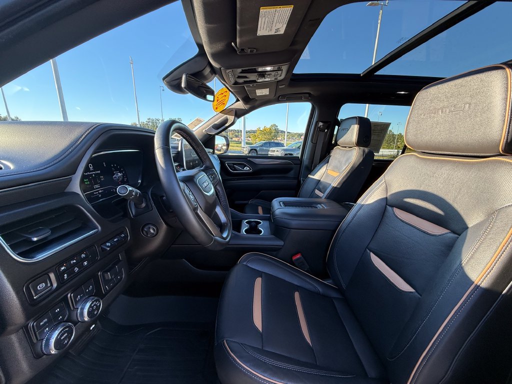 Used 2023 GMC Yukon XL AT4 w/ AT4 Premium Plus Package AWD/4WD image 18