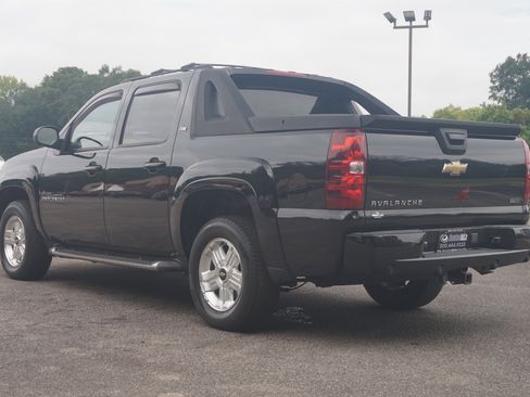 Used 2011 Chevrolet Avalanche LT w/ Luxury Package image 8