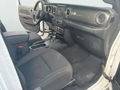 Used 2023 Jeep Gladiator Overland image 14