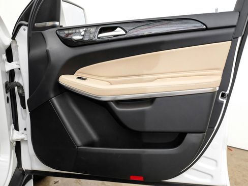 Used 2017 Mercedes-Benz GLS 550 4MATIC image 38