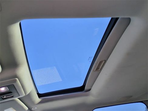 Used 2018 RAM 1500 Laramie Longhorn w/ Longhorn Southfork Package image 20