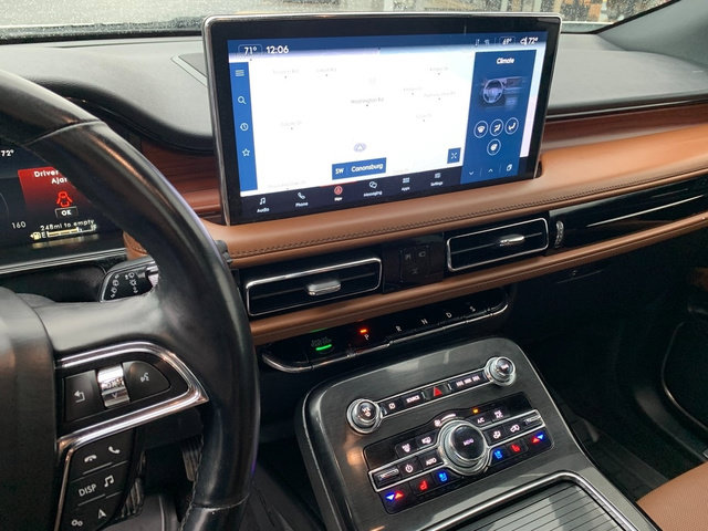 Used 2023 Lincoln Nautilus Reserve AWD/4WD image 27