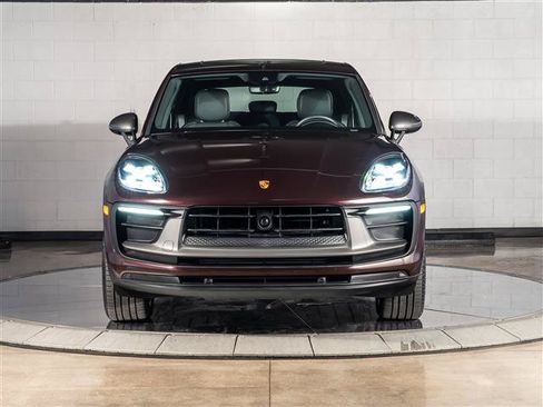 Certified 2026 Porsche Macan AWD/4WD image 6