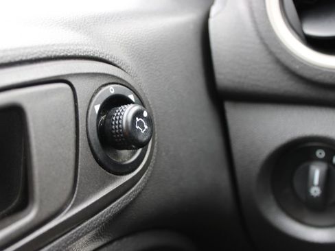 Used 2013 Ford Fiesta SE image 22