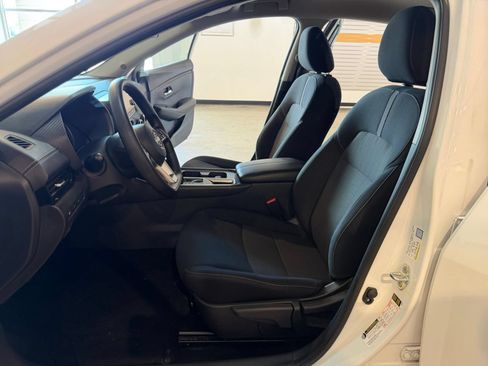 Used 2025 Nissan Sentra SV FWD image 21