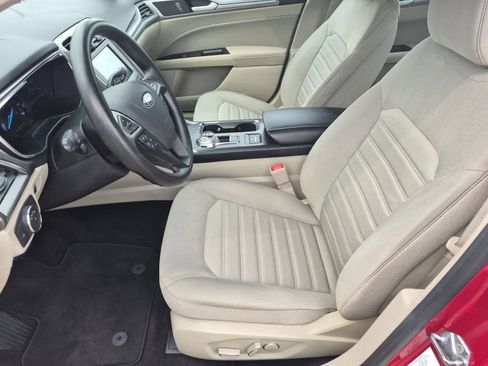 Used 2020 Ford Fusion SE FWD image 16