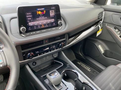 New 2026 Nissan Rogue SV AWD/4WD image 17