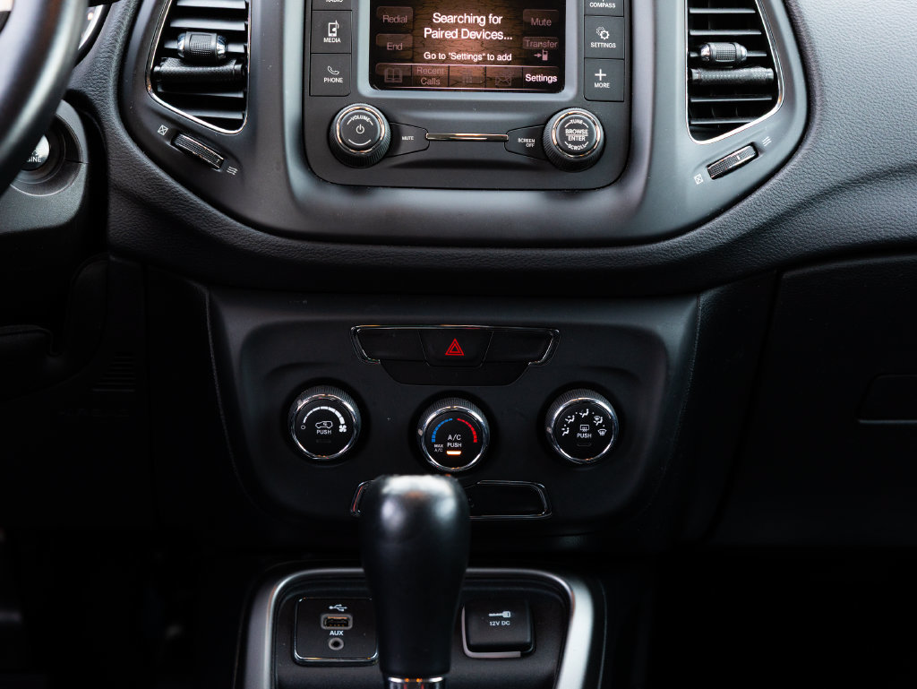 Used 2018 Jeep Compass Latitude FWD image 22