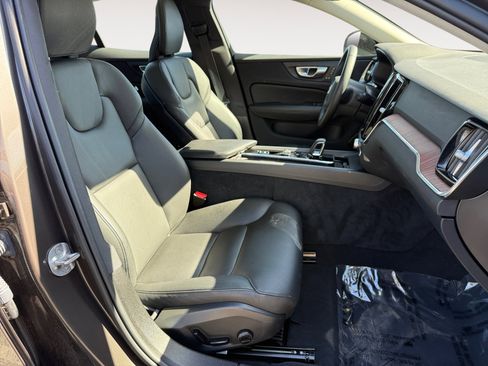 Used 2024 Volvo S60 B5 Plus image 19