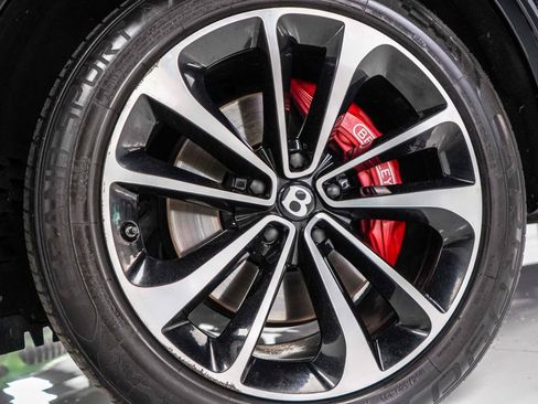 Used 2022 Bentley Bentayga AWD/4WD image 10