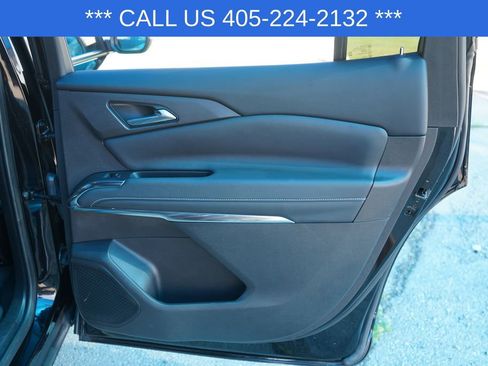 Used 2025 Chevrolet Traverse LT FWD image 24
