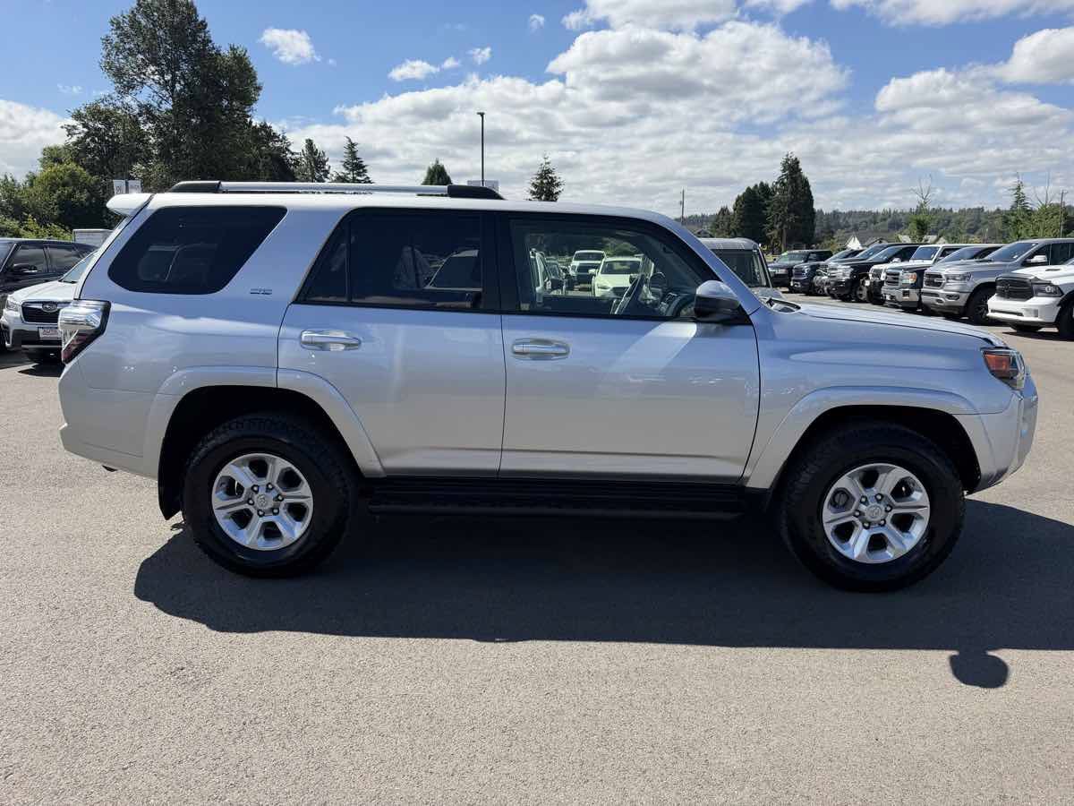 Used 2020 Toyota 4Runner SR5 AWD/4WD image 9
