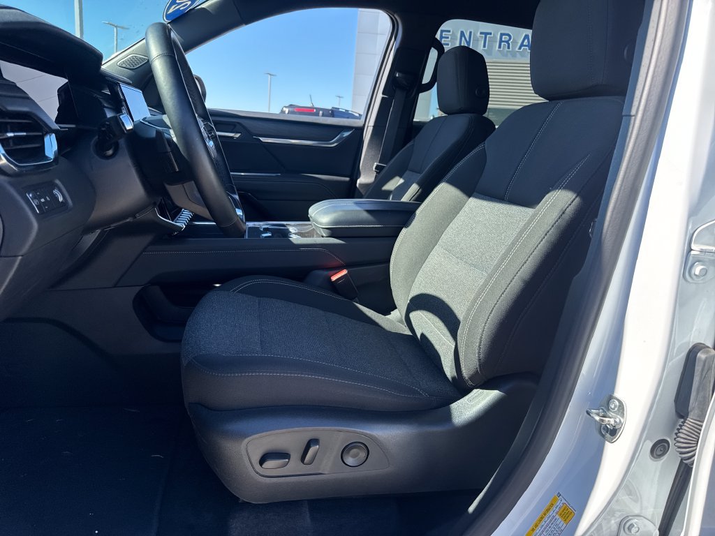 Used 2025 GMC Acadia Elevation FWD image 17