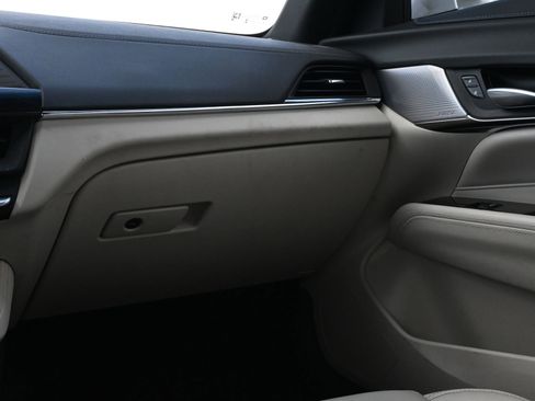 Certified 2026 Cadillac CT4 Luxury RWD image 8