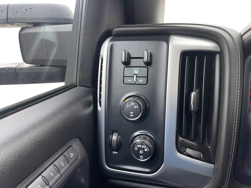 Used 2016 GMC Sierra 2500 SLT w/ Snow Plow Prep Package AWD/4WD image 32